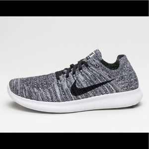 black & white nike flyknit frees!!